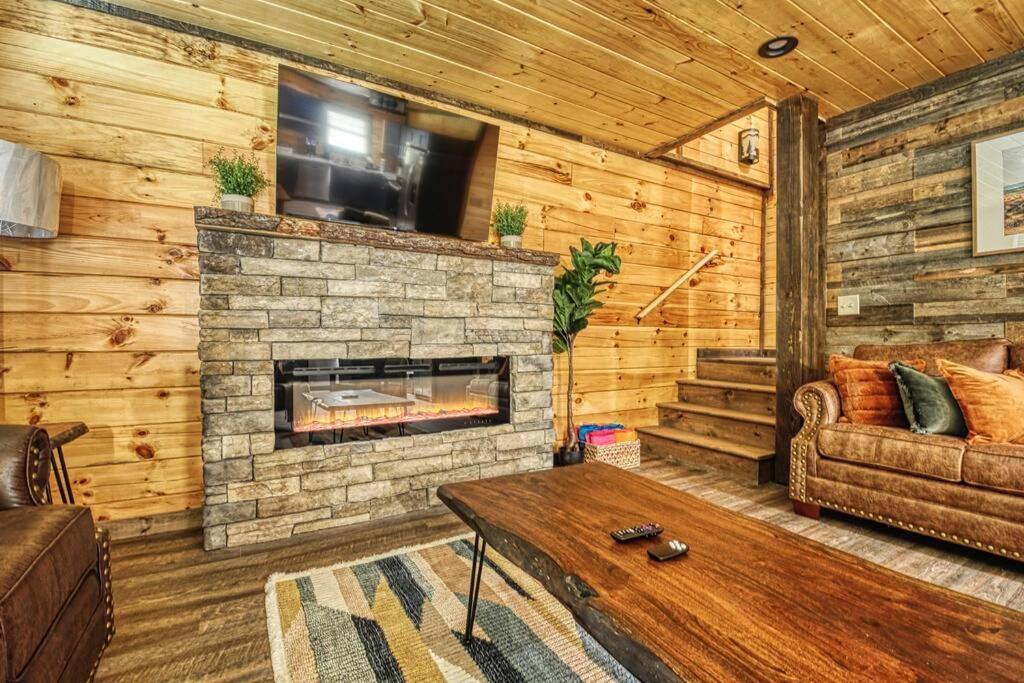 Adventure Retreat/Cabin/Pool+Hot Tub/Game Room+Theater Sevierville Kültér fotó