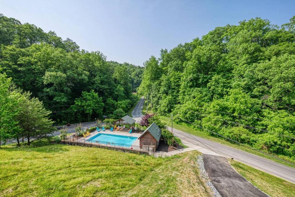 Adventure Retreat/Cabin/Pool+Hot Tub/Game Room+Theater Sevierville Kültér fotó