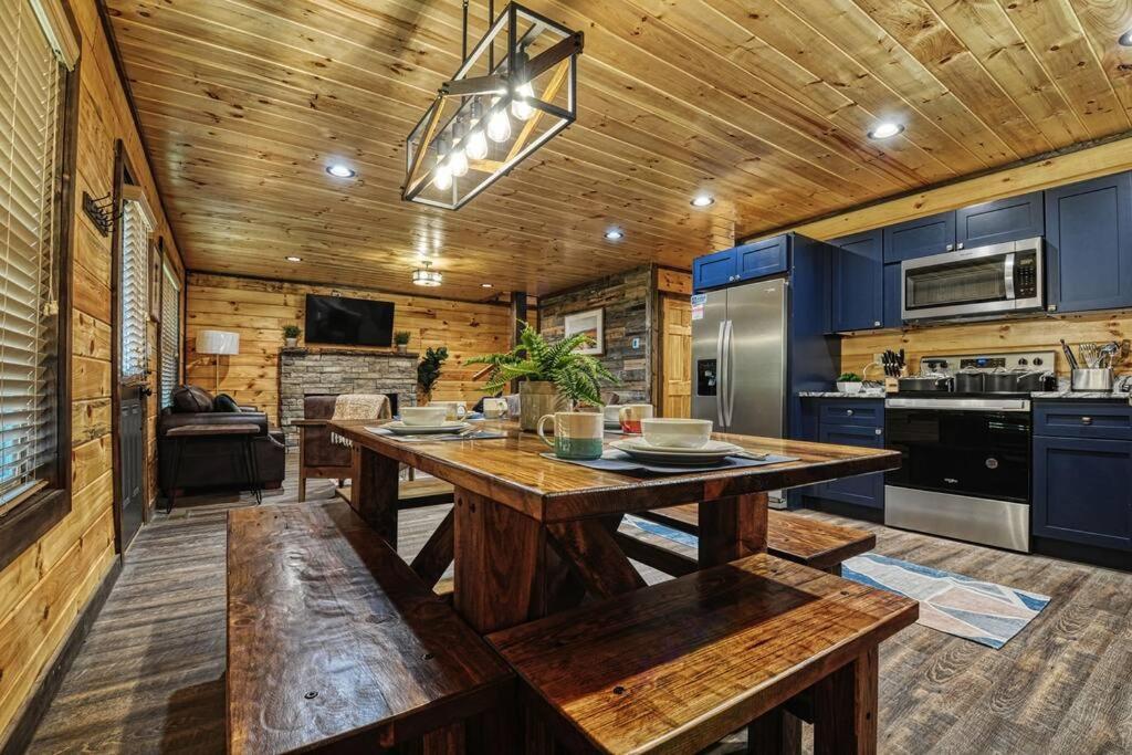 Adventure Retreat/Cabin/Pool+Hot Tub/Game Room+Theater Sevierville Kültér fotó
